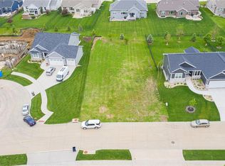 2924 Caspian Rd, Hiawatha, IA 52233