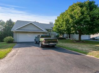 812 Metz Ln, Rockton, IL 61072