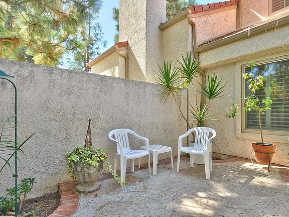 3rd image of 1089 N Via Colinas