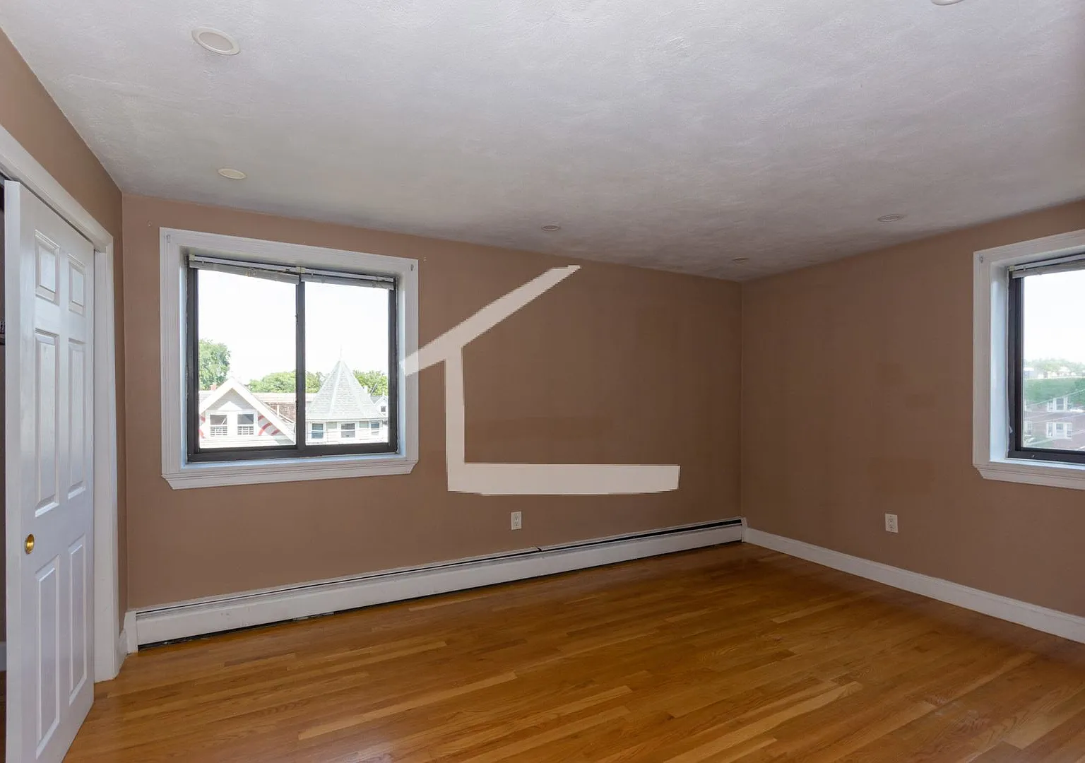 Nicely Renovated Unit in Allston. Pets Friendly, Heat and Hot Water Included, Laundry on a Site — Photo 3