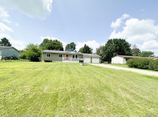 2475 Valley Brook Dr, Lapeer, MI 48446