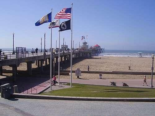 A short walk to the world famous HB Pier and Main Street!