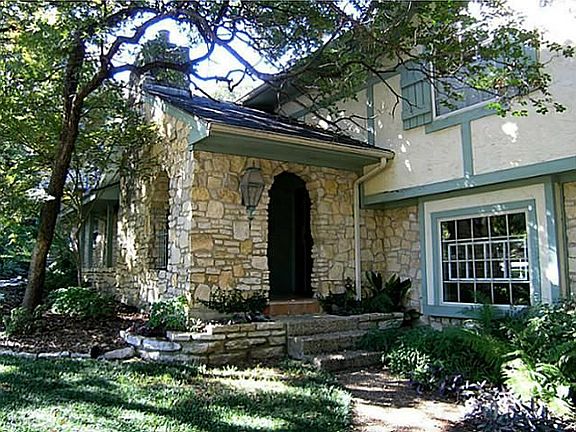 2nd image of 806 Valley Oaks Ct