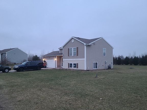 2nd image of 9662 Hessler Crossing Ave NE