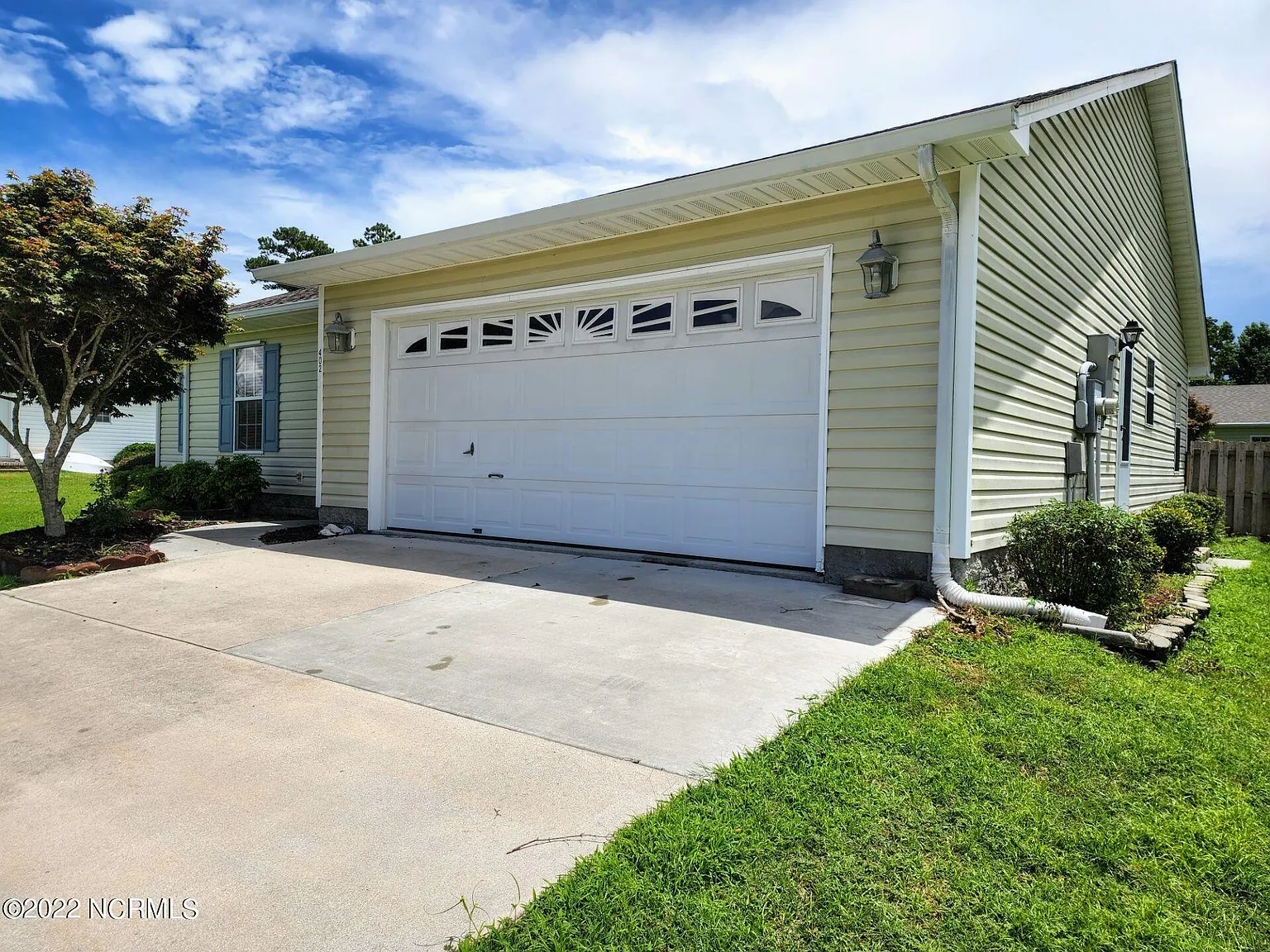 4 bed, 2.0 bath, 1636 sqft, $2,200 — Photo 3