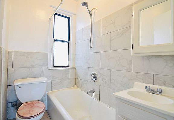 5th image of 594 Union Ave #5D