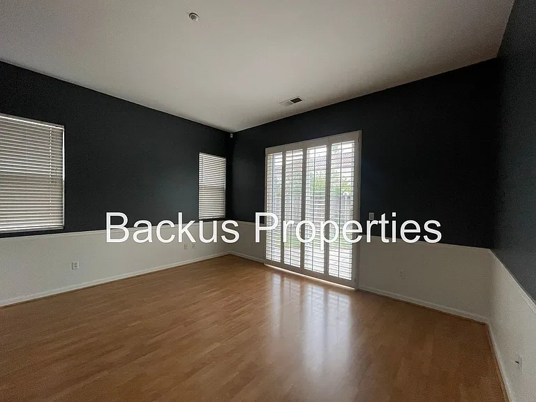 10 Elizabeth Cir — Photo 12