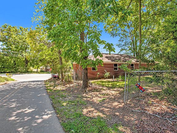 5th image of 106 Woodland Cir NW