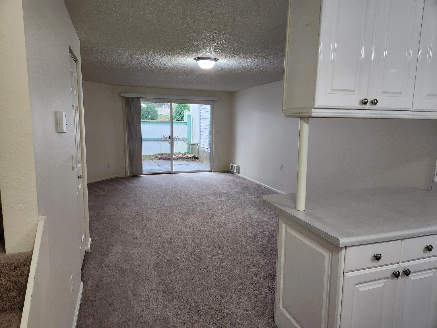 2 bed, 1.5 bath, 1184 sqft, $2,400 — Photo 2