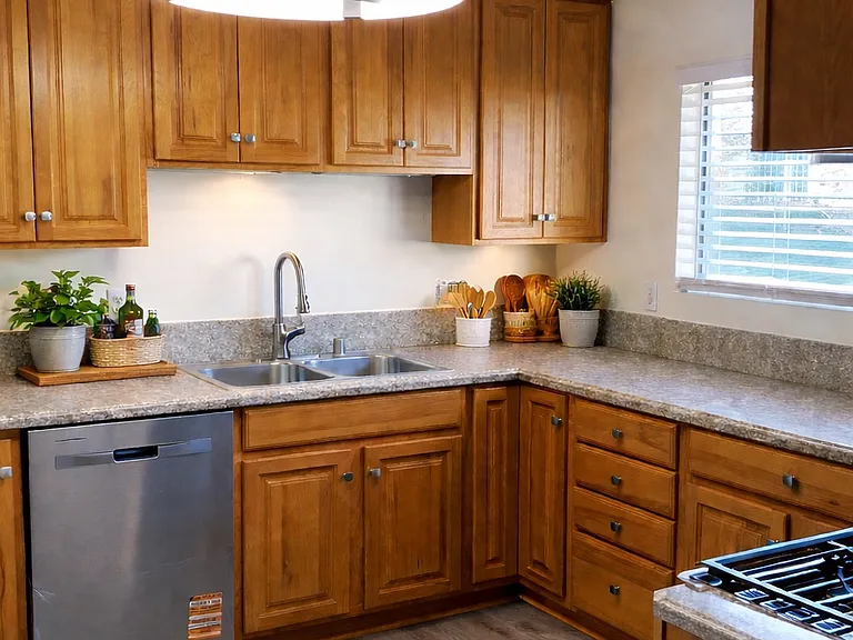 842 N Screenland Dr #C — Photo 4