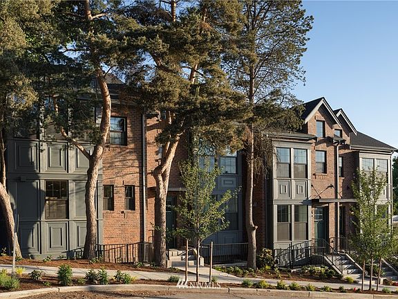 3rd image of 921 W McGraw #34