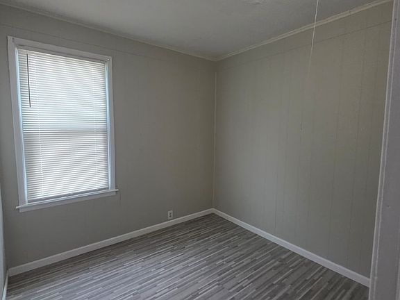 5th image of 387 Blatchley Ave #1