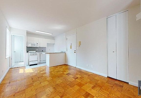 3rd image of 1470 1st Ave APT 9f