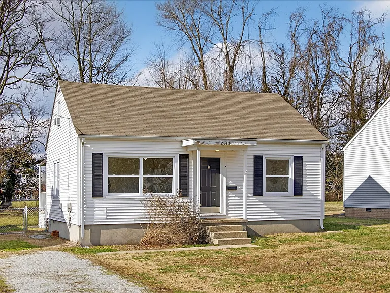 2813 Faircourt St — Photo 4