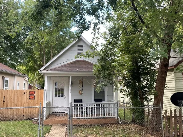 1019 Pottawatomie St, Leavenworth, KS 66048