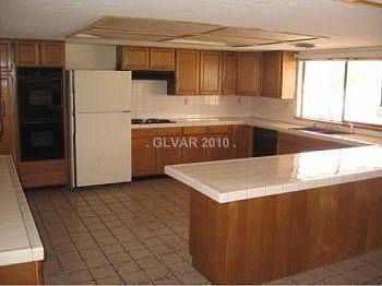 5th image of 5830 N Jones Blvd