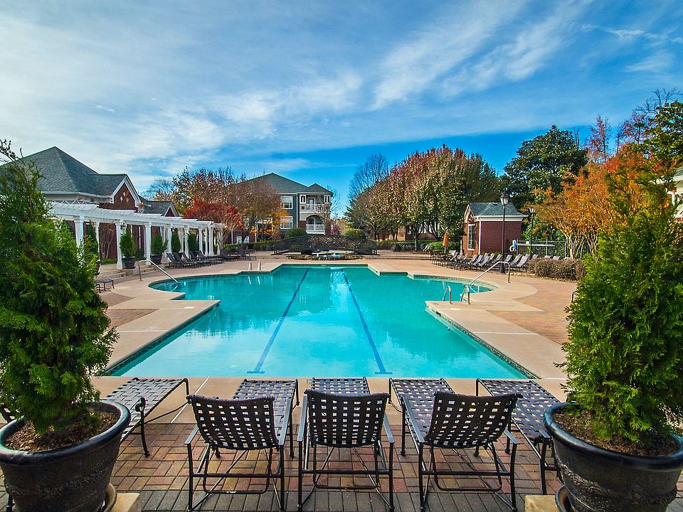 Gables Sugarloaf Exterior and Swimming Pool