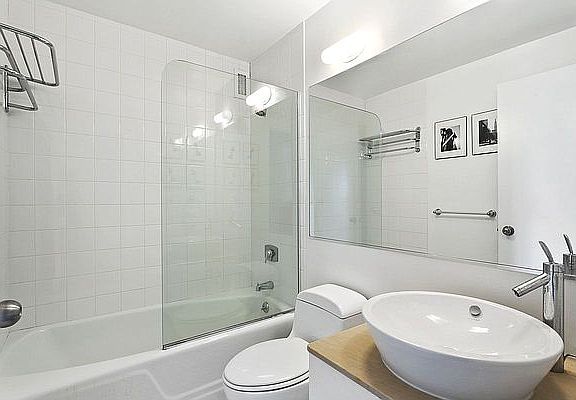 5th image of 40 E 94th St APT 17B