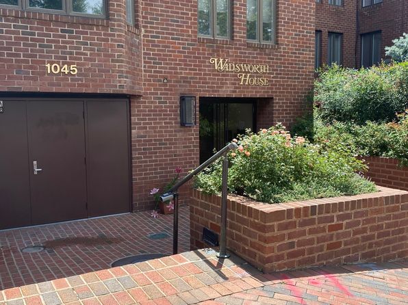 1045 31st St NW APT 203