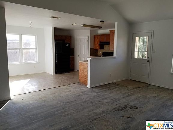 3rd image of 1306 Dixon Cir