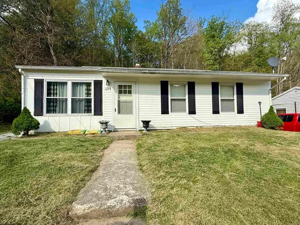 1255 Bellaire St, Fairmont, WV 26554
