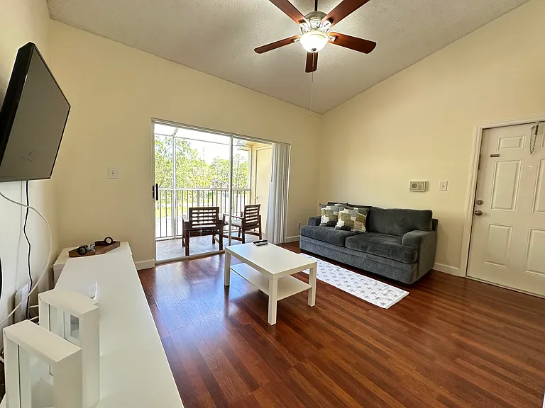731 Cypress Ln #D — Photo 5