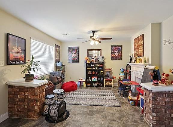 3rd image of 8449 Fairfax Dr