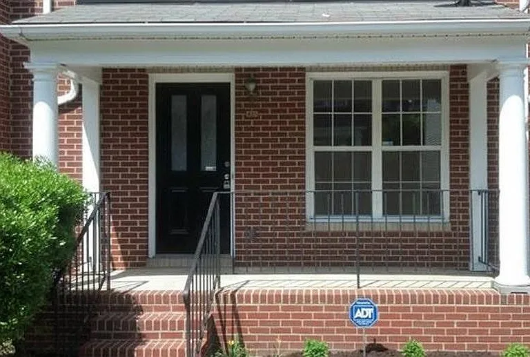 820 Catherine St — Photo 2