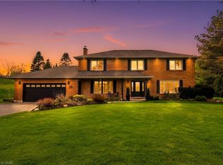 26 Weneil Dr, Hamilton, ON L8B 0Z6