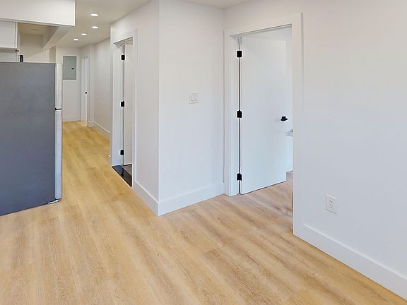 3rd image of 50 Clermont Ave #2