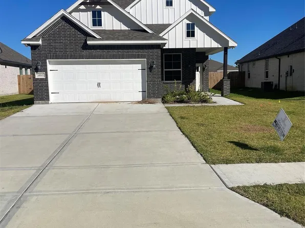 322 Little Spring Ct, Anahuac, TX 77514