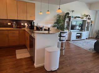 301 N Neil St APT 806, Champaign, IL 61820