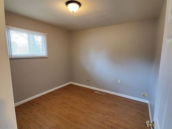 4th image of 3179 Fairwood Ave