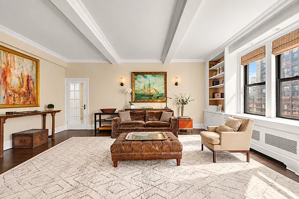 Living room, photo 2