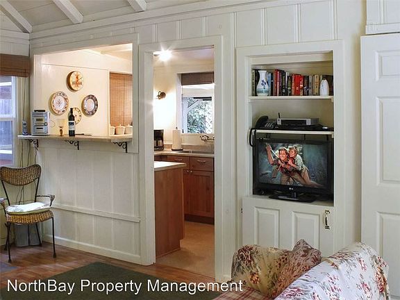 4th image of 10888 Oak Ave