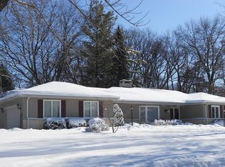 2S621 White Birch Ln, Wheaton, IL 60189