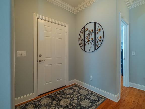 2nd image of 114 Chase Cir