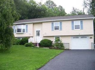 24 Truman Ct, Shawangunk, NY 12589