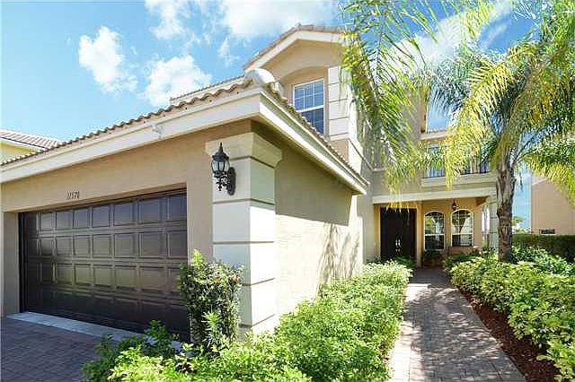 Home For Sale In Canyon Springs