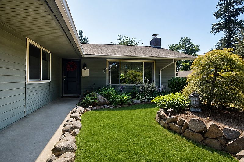 2nd image of 2301 NE 10th Street
