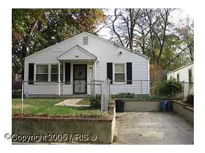 812 Elfin Ave photo 1