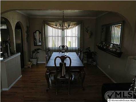 3rd image of 102 Oak Hill Dr