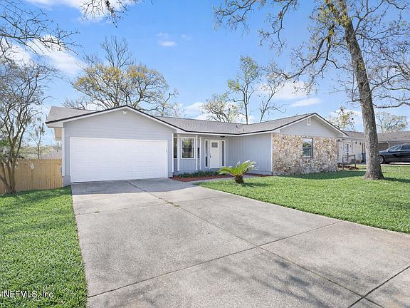3rd image of 11546 BROAD LEAF Drive