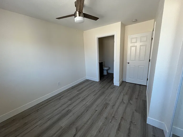 255 50th St #8 — Photo 3