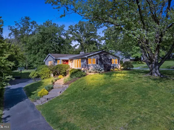 8807 Hawthorne Ln, Wyndmoor, PA 19038