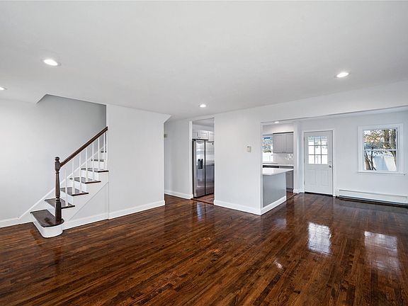 3rd image of 221 Sullivan Ave