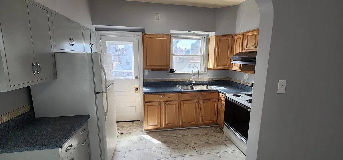 Building Photo - 5808 Hobart St #2