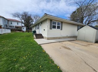 107 8th Ave NE, Independence, IA 50644