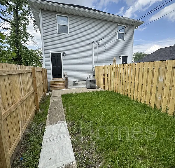 2903 E Michigan St — Photo 18