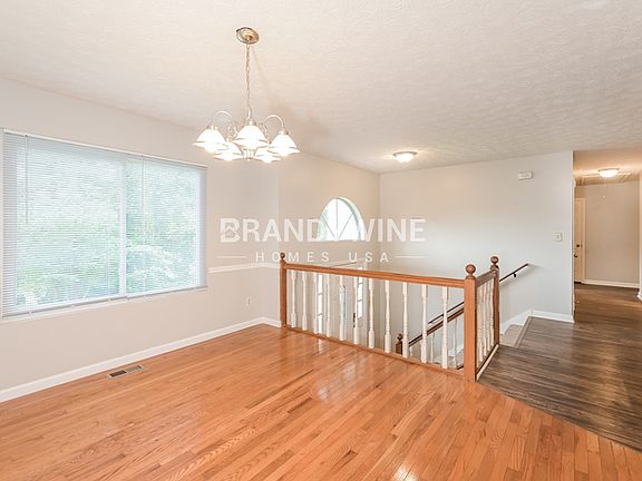 5th image of 630 Fern Ter SE